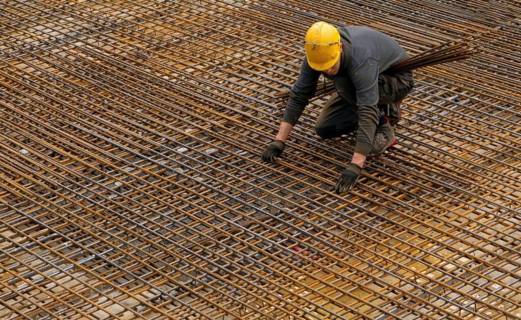 Rebar can best be protected by means of hot dip galvanizing. Pic by Ricardo Gomez Angel, Unsplash