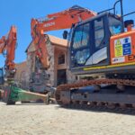 A Hitachi 240-5G demolition excavator with the OilQuick system