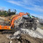 A Hitachi 470LCR-5G with the OilQuick system demolishing a bridge structure under shutdown conditions_1