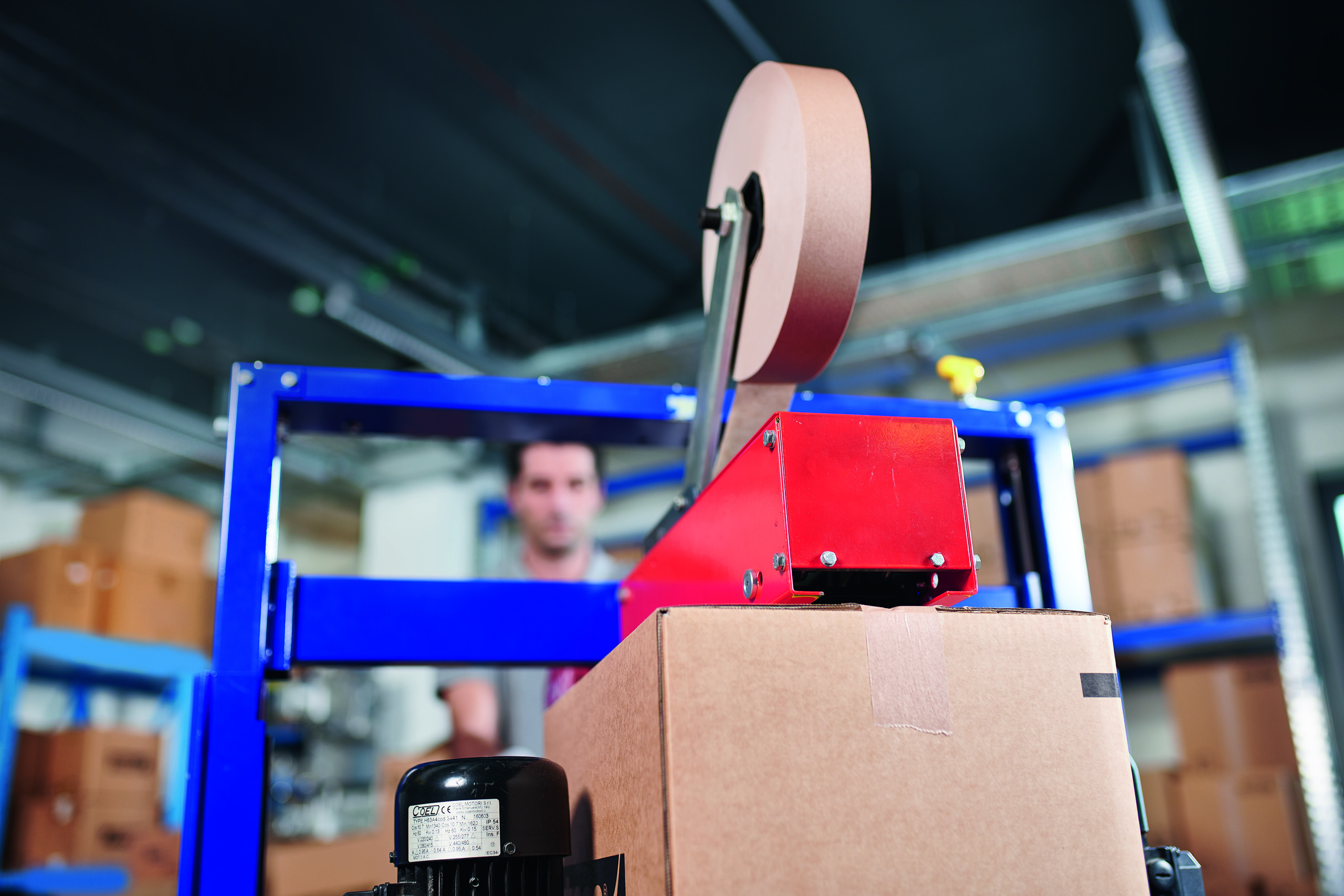 Paper-based sealing tape improves recyclability.