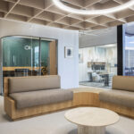 Acoustic-zoning-and-calm-materials-create-low-stimulation-focus-friendly-workspaces